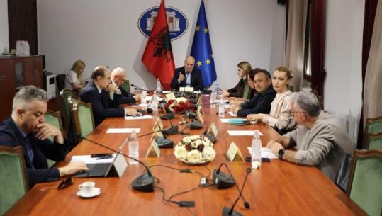 Në Komisionin e Jashtëm diskutohen kapitujt e integrimit: Shqetësim, pak kompani europiane në kontratat publike