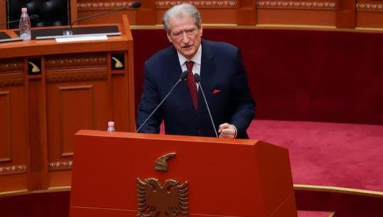 Investimi në Zvërnec, Berisha ndryshon fjalët: Mjedisi shqiptar po shkatërrohet në të katër anët, prioritet kërkesat e protestuesve! Mocion urgjent me debat me Ramën