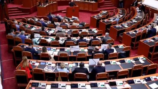 LIVE TV- Kuvend/ Debate për investimet në Zvërnec, PD thirrje në kor: Rama të dorëhiqet! Balla-opozitës: Zogjtë e bufit si Flamingo nga Temu