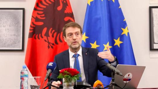 LIVE - Hoxha takim me gazetarët europianë në Ministrinë e Jashtme: Anëtarësimi në BE përparësia jonë kryesore kombëtare!