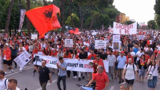 LIVE - ‘Zvërneci’/ Mbahet protesta e 12-të në Tiranë kundër ndërtimit të resortit luksoz