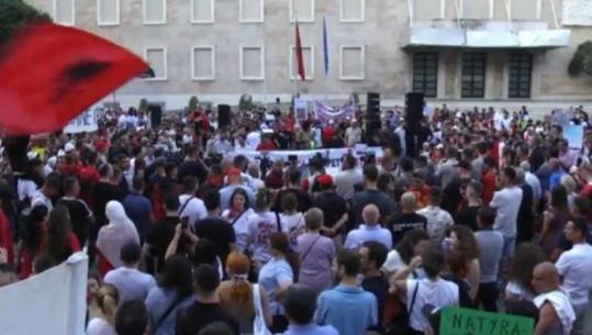 Aktivistja nga protesta para Kryeministrisë: Ka ardhur koha për një Shqipëri të Re, po lind një kulturë e re politike