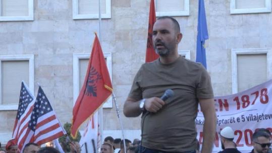 Aktivisti i Adriatik Lapajt drejton protestën për Zvërnecin: Patronazhistat në turmë mos të provokojnë