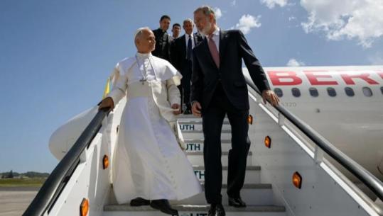 Problemet teknike ndryshojnë udhëtimin e Papa Leone XIV! Mbreti i Spanjës i vë në dispozicion avionin e tij privat për t’u kthyer në Romë