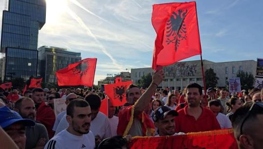 ‘Zvërneci’, sot dita 14-të e protestës! Protestuesit kërkojnë dorëheqjen e Ramës dhe Berishës