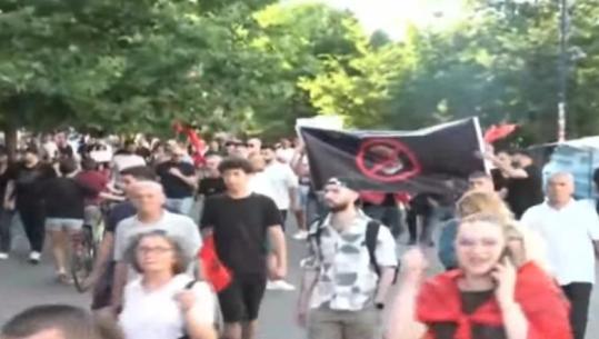 ‘Zvërneci’, sot dita 14-të e protestës! Protestuesit marshojnë drejt Kryeministrisë! Kërkojnë dorëheqjen e Ramës dhe Berishës