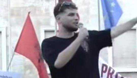 19-vjeçari në protestën para Kryeministrisë: Babait tim i vdiq pacienti për oksigjen në ambulancë