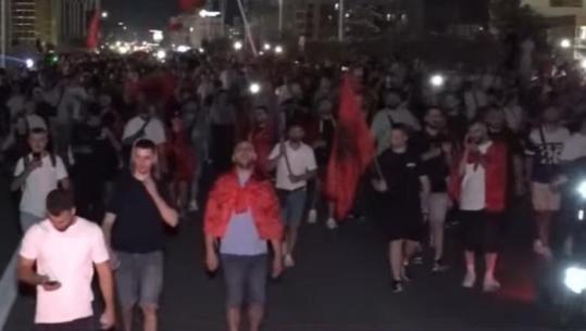 Protestuesit zgjerojnë hartën e marshimit, bllokojnë autostradën Tiranë-Durrës