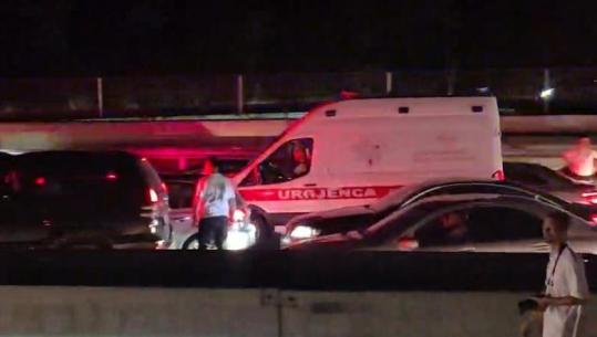 Marshimi i protestuesve në autostradën Tiranë-Durrës, ambulanca bllokohet në trafik