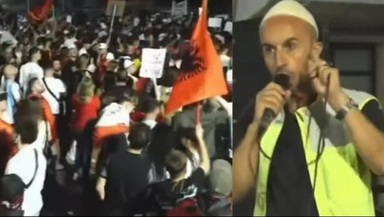 Aktivisti Arben Kola kërcënon hapur SPAK nga protesta për ‘Zvërnecin’: Do ju rrethojmë, asnjë prokuror s’do dalë nga godina pa lëshuar urdhër-arrestet për politikanët e korruptuar