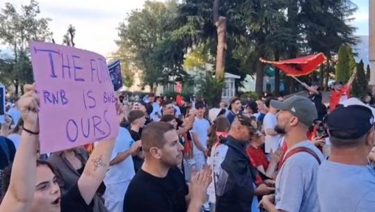 Bllokimi i Rinasit, protestuesi: Marshimi i paplanifikuar! Treguam që s’përçahemi, do të rrimë derisa Rama të dorëhiqet