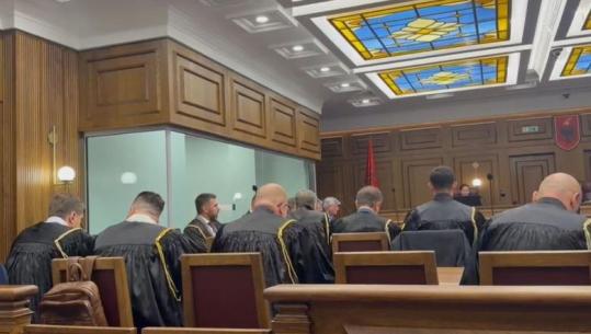 Nis seanca në themel në GJKKO për gjyqin e Erion Veliajt, kryebashkiaku refuzon qëndrimin në kafaz dhe kërkon transmetimin live të seancës