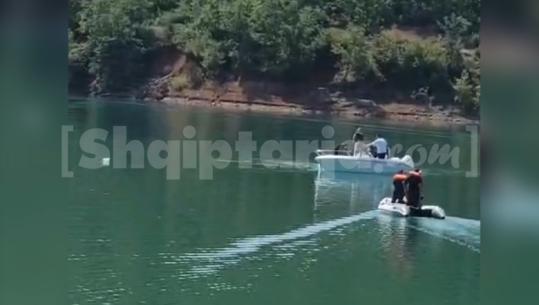 U rrëzua teksa po lëvizte me motor uji, vijojnë kërkimet në Liqenin e Ulzës për 37-vjeçarin e zhdukur! 