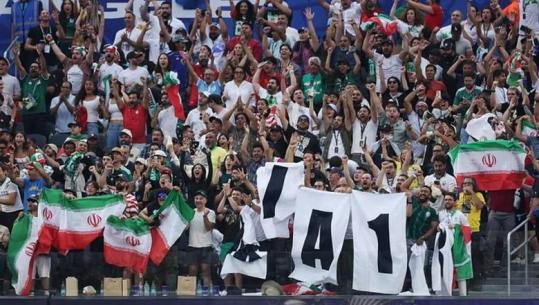 Sfida kundër Zelandës së Re, tifozët iranianë mesazhe kundër regjimit! Kombëtarja largohet me shpejtësi nga SHBA-të