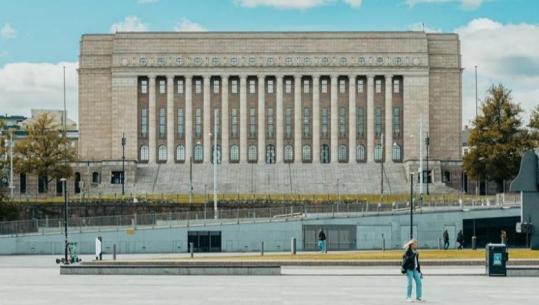 Finlanda shënon kthesën pas dekadash, voton pro heqjes së ndalimit për armët bërthamore