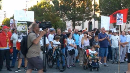 Gjyshërit në ‘qendër’ të protestës, Luçiana Kokaj: Nuk jetojnë me dinjitet, sot protestojmë për ta 