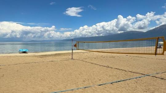 ‘Mbroni Pogradecit se po bëhet masakër’, operaratori turistik denoncon: Leje për 3 beach-bar në plazh publik! Zaptim dhe në Vlorë, sekuestrohen çadrat
