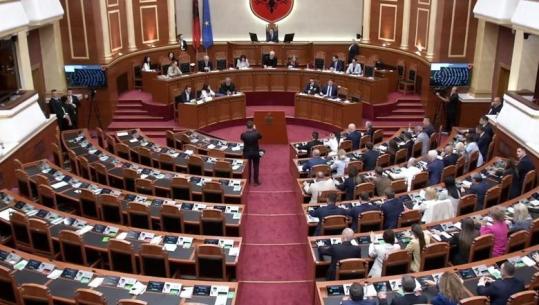 Kaosi në Kuvend/ Rinis seanca, Rama i pranishëm! Mungon opozita
