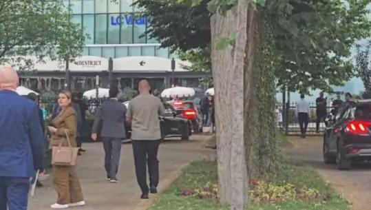 Protestuesit më afër se kurrë, deputetët e PS lënë me nxitim ambientet e Parlamentit pas seancës