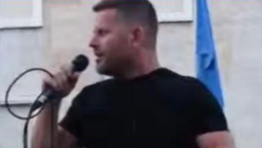 ‘Zvërneci’/ Protestuesi fton deputetët e PS dhe PD: Ndiqni shembullin e Koçekut dhe bashkohuni me ne! Mos qëndroni në anën e errët të historisë