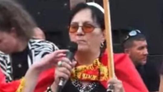 Qytetarja nga protesta: Argita Berisha dhe familja e ish-kryeministrit kanë marrë pronat e mia në Divjakë! Ne të persekutuarit s’përfituam asgjë nga qeveria e PD