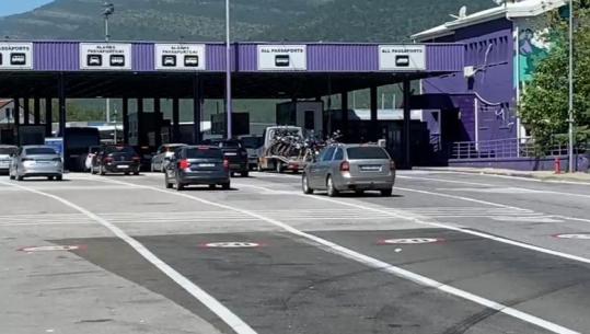 Shqiptarët e Kosovës besnikë të bregdetit shqiptar, fluks në Morinë! Mbi 10 mijë hyrje prej orëve të para të mëngjesit