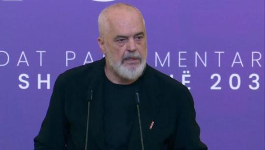 ‘Edi Rama ka mbaru’, kryeministri ironi me thirrjet në protestë: Ikën mbrëmja dhe mëngjesi, por unë këtu jam