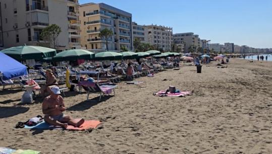 Vëzhgim/ Sezoni në Durrës nis me mangësi! Pushuesit: S’ka tualete e dushe në plazhet publike! Privatët rrisin çmimet e akomodimit në hotele