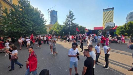 Qytetarët 21 ditë në protestë, nis marshimi drejt kryeministrisë! Vijnë dhe shqiptarë nga diaspora