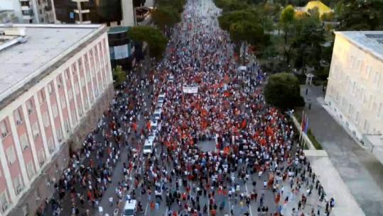 Dita e 22-të e protestës para kryeministrisë, mikrofoni i lihet diasporës! Reagime për përdhosjen e flamurit izraelit: Ka grupe të infiltruara, distancohemi