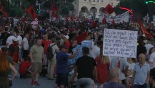 Propozimi i protestuesit: Shqipëria si Hungaria, asnjë kryeministër mos të ketë më shumë se 2 mandate