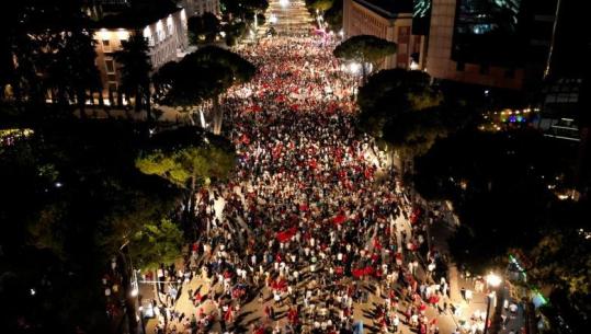 Dita e 22-të e protestës para kryeministrisë, mikrofoni i lihet diasporës! Reagime për përdhosjen e flamurit izraelit: Ka grupe të infiltruara, distancohemi