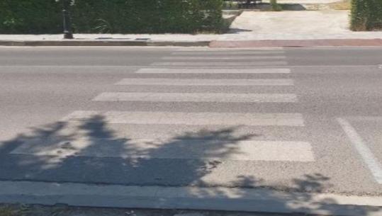 Aksident në shëtitoren e Beratit, motori përplas turistin holandez në vijat e bardha, përfundon në spital