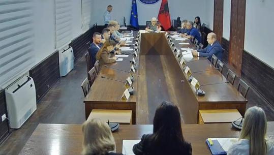 Kuvendi i shqetësuar për kredidhënien për investimet e mëdha dhe ndërtimin: BSH të mbikëqyrë bankat, rrezikohen nga dështimi i projekteve