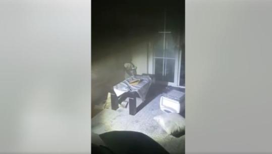 Ndërhyrja në kohë shmang tragjedinë në Laprakë, familja me dy fëmijë evakuohet nga banesa e përfshirë nga zjarri