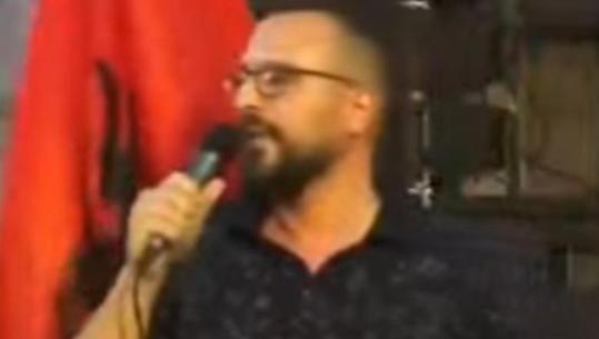 Protestuesi nga tubimi para Kryeministrisë: Gardhet anembanë Shqipërisë po bien! Qeveria do zerojë taksat për oligarkët, që të ndërtojnë në zona preferenciale