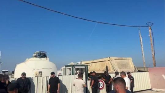 Sërish tensione në aeroportin e Vlorës, ‘2A Group’ e Valon Ademit bllokon hyrjen për punonjësit e Pacollit, vendos kamionë te dera
