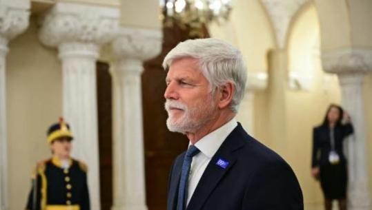 U la jashtë delegacionit çek në samitin e NATO-s në Ankara, Presidenti Pavel çon kryeministrin në Kushtetuese: Nuk ka të bëjë vetëm me 1 karrige!