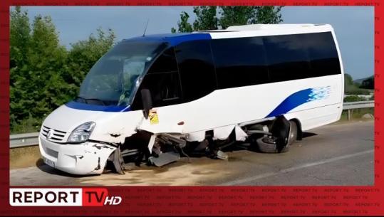 Gjirokastër/ Aksident në kthesën e Viroit, mikrobuzi me turistë përplaset me 'Audin'