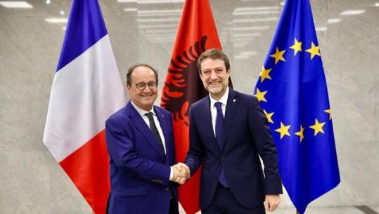 Hoxha takon ish-Presidentin François Hollande: Franca rol thelbësor në përcaktimin e së ardhmes evropiane, zgjerim i bashkëpunimit dypalësh në nivelet më të lartë