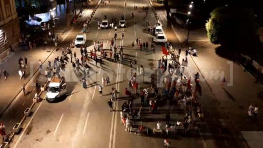 Një grup protestuesish do të kalojnë përsëri natën te kryeministria