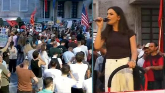 E reja nga protesta: Nuk do të heshtim përballë padrejtësive që na keni bërë, jemi këtu deri kur Rama të japë dorëheqjen