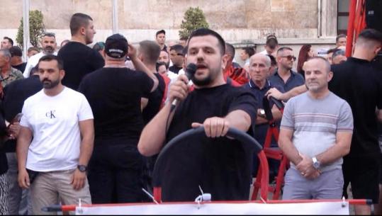 Qytetari nga tubimi para Kryeministrisë: Ne kemi shpikur turizmin e protestave, po i tregojmë botës mikpritjen dhe qytetërimin tonë