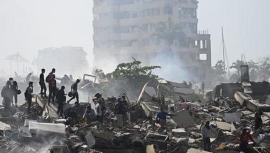 18 tonë ndihma dhe tetë qen kërkimi, mbërrijnë ekipet e para ndërkombëtare të shpëtimit në Venezuelë