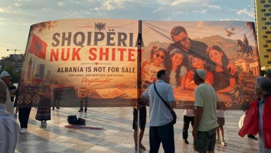 Qytetarët mblidhen në ditën e 27-të në protestë, pritet marshimi drejt Kryeministrisë