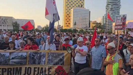 LIVE- Qytetarët 28 ditë në protestë, nis marshimi drejt Kryeministrisë
