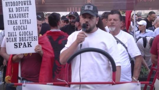 Protestat/ Qytetarët kërkojnë ndihmën e SPAK: Bëhu heroi ynë që ky revolucion të ndodhë paqësisht, heto Ramën, ministrat e Berishën