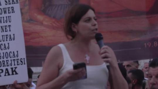 Eurodeputetja italiane në protestë: Shqipëria nuk është plaçkë për t'u shitur, mos lejoni oligarkët të vendosin për ju 