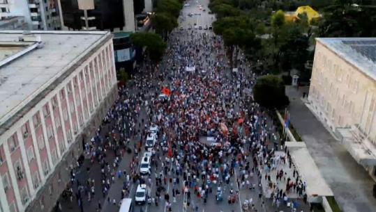 Qytetarët 28 ditë në protestë: Rama jep dorëheqjen! Eurodeputetja ekstremiste italiane pasi takoi Arlind Qorin: Shqipëria nuk është plaçkë për t’u shitur
