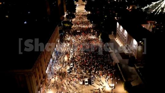 LIVE TV- Protesta, theksohen kërkesat për Ramën! Dorëheqjen ia kërkuan përmes ministres me inteligjencë artificiale Diella 